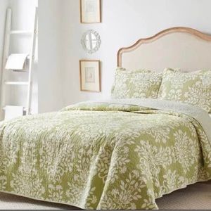 Queen NWT Laura Ashley Bedding